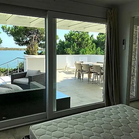 Super With Private Pool In Isola Albarella فندق