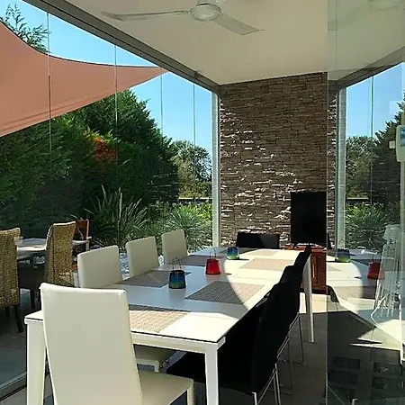 Super With Private Pool In Isola Albarella Szálloda 2*