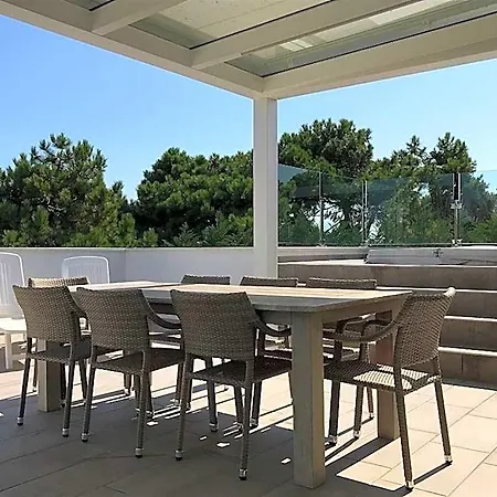 Hotel Super With Private Pool In Isola Albarella